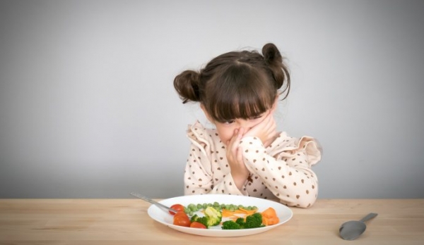 Ξαφνικά το παιδί μου δεν τρώει. Τι μπορεί να φταίει, πώς το αντιμετωπίζω?